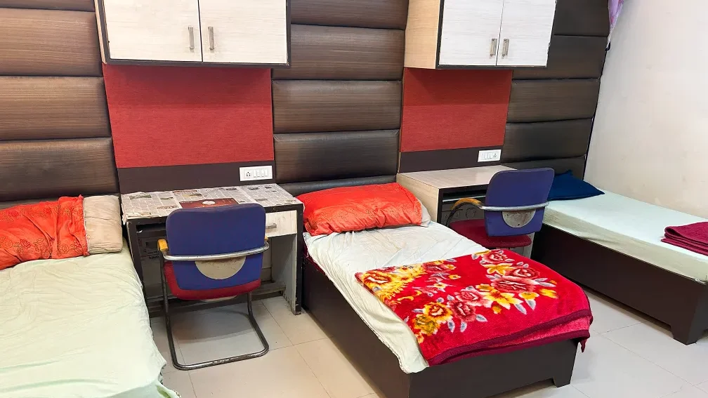 Bedroom for NDA Students in Delhi